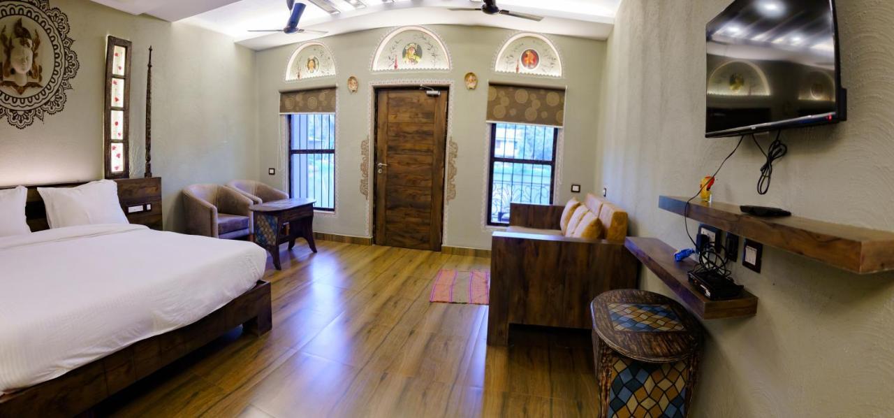 Breathing Earth - And Pool 4* Kolkata