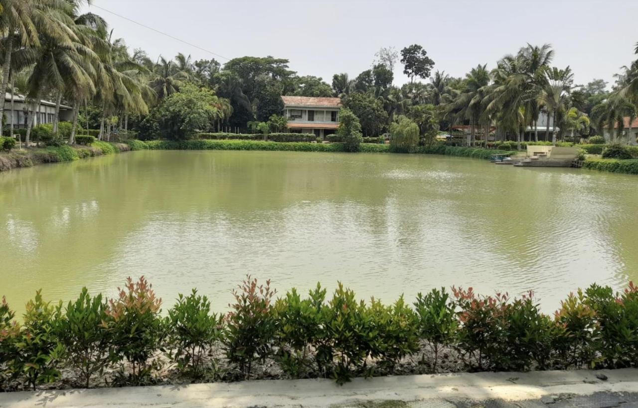 Resort Breathing Earth - And Pool Kolkata