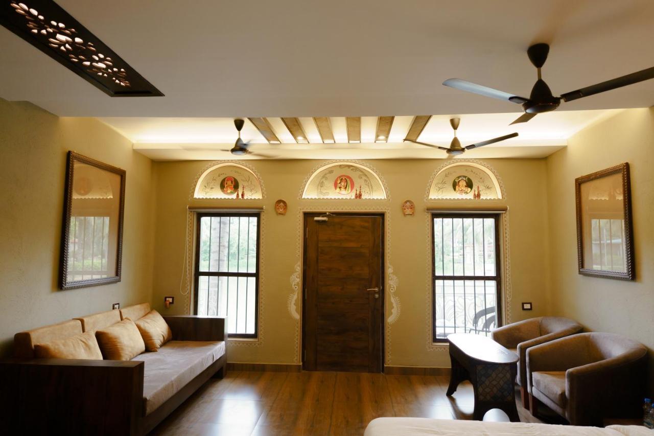 Breathing Earth - And Pool 4* Kolkata