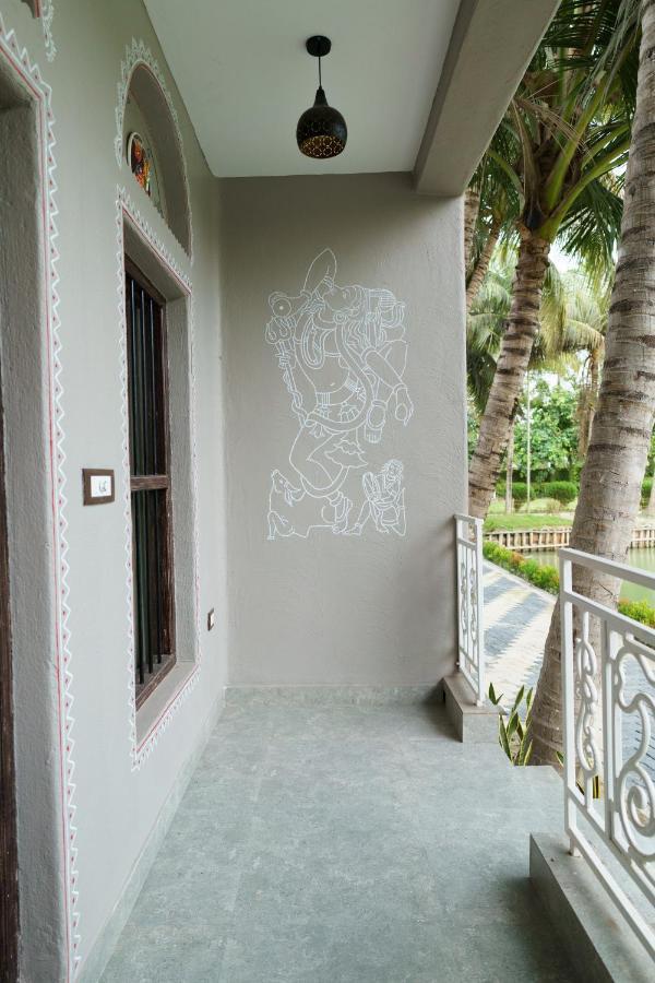 Breathing Earth - And Pool 4* Kolkata