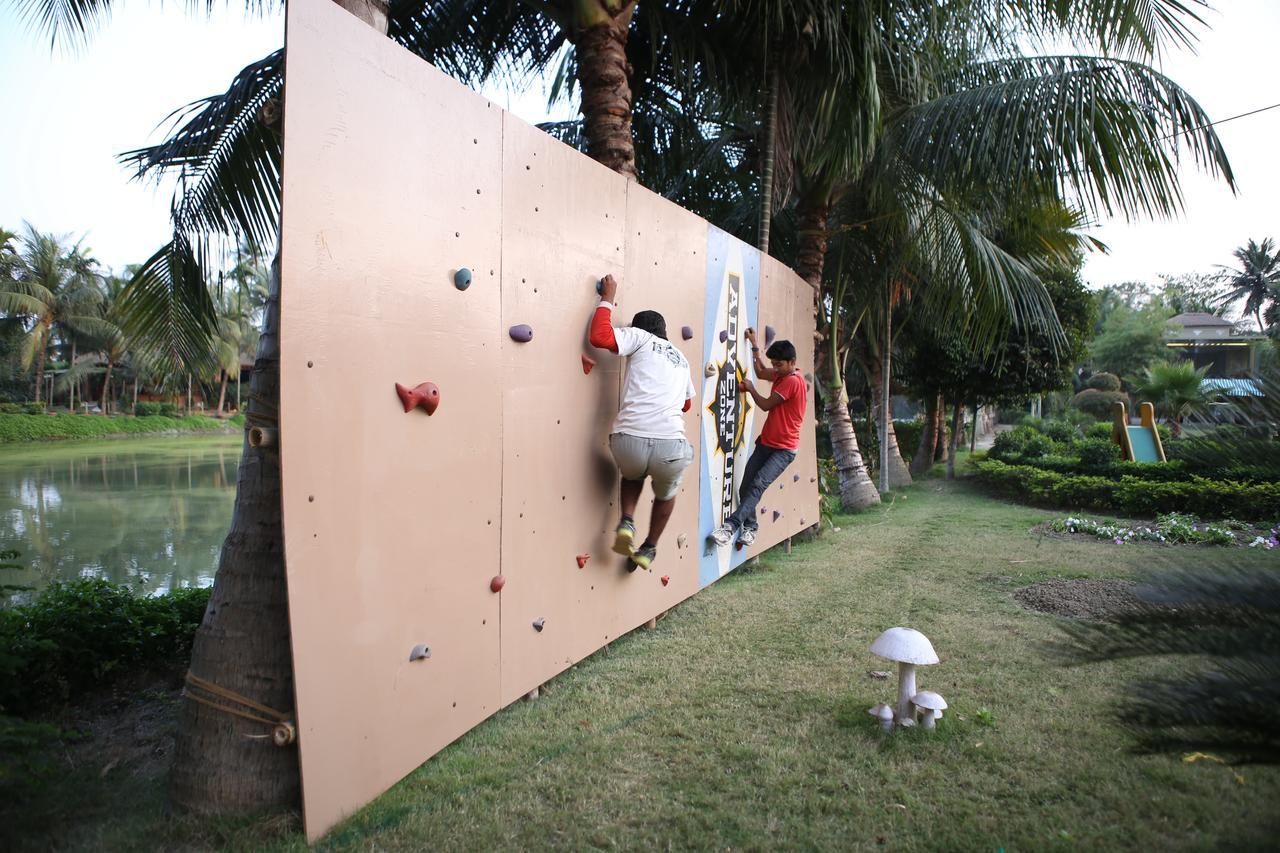 Breathing Earth - And Pool 4* Kolkata